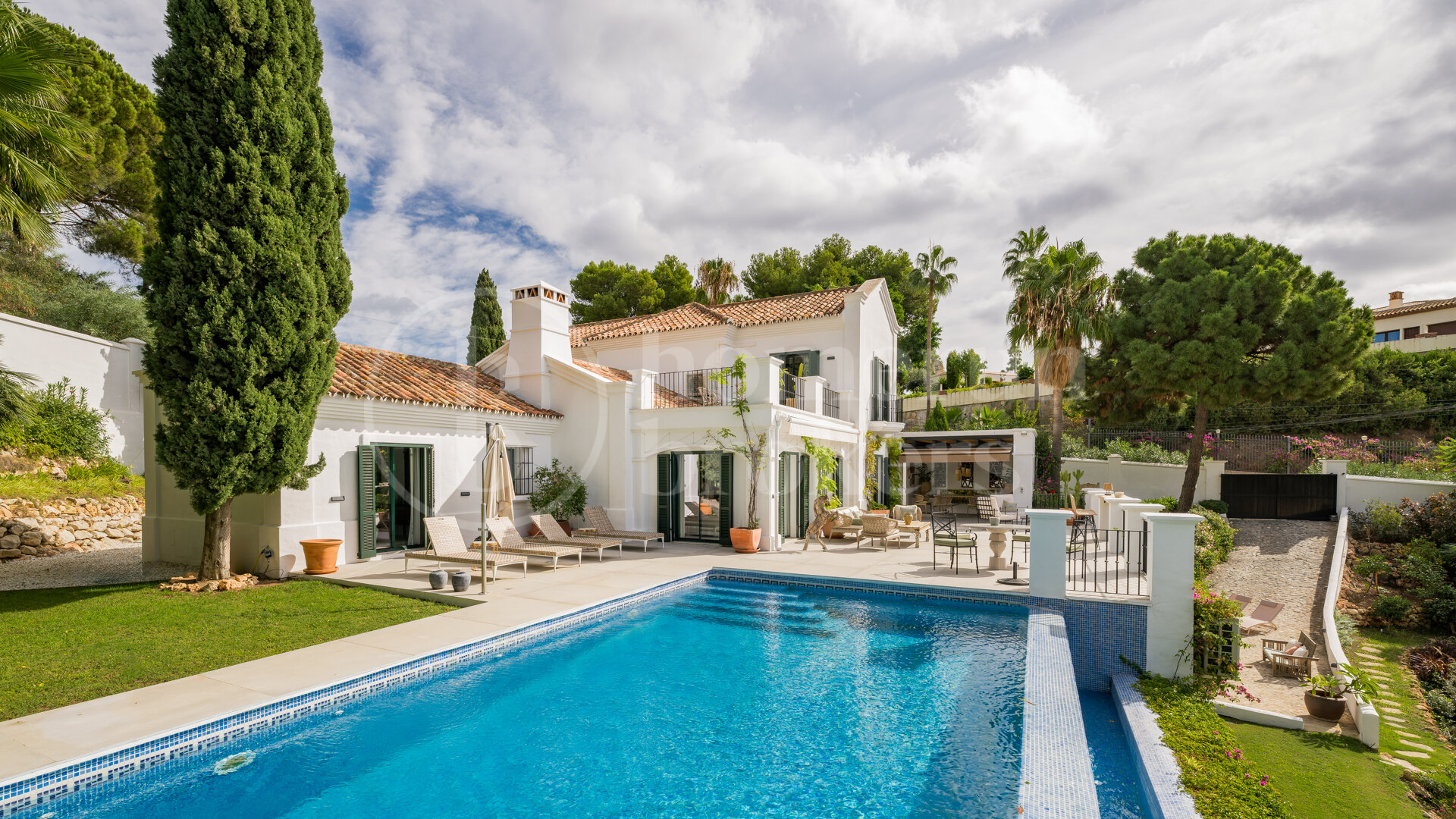 Villa Arborea - Classic Villa Panoramic Mediterranean Views in El Madroñal, Benahavis