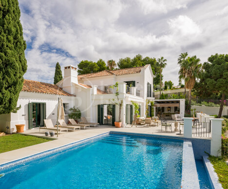 Villa Arborea - Classic Villa Panoramic Mediterranean Views in El Madroñal, Benahavis