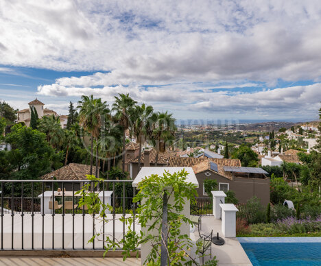 Villa Arborea - Classic Villa Panoramic Mediterranean Views in El Madroñal, Benahavis