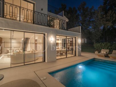Casa Nami - Radhus vid Första Linjens Golfbana i Nueva Andalucía