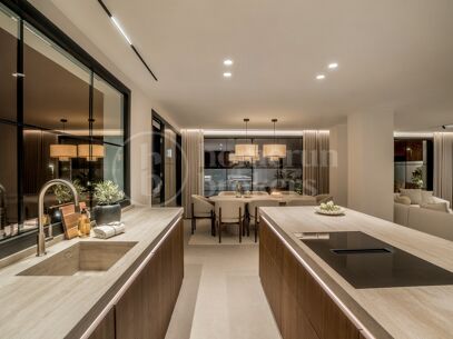 Casa Nami - Radhus vid Första Linjens Golfbana i Nueva Andalucía
