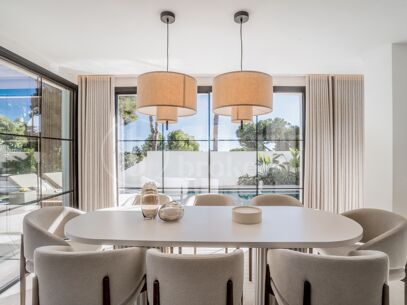 Casa Nami - Radhus vid Första Linjens Golfbana i Nueva Andalucía