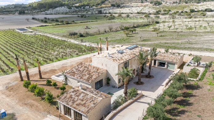 Finca La Perle - Self-sufficient finca with it's own vineyard