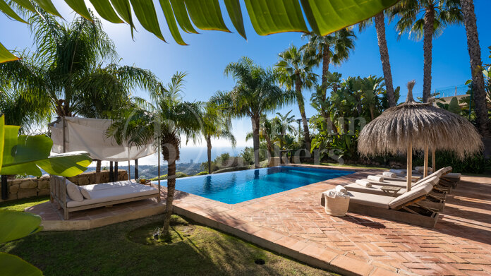 Villa Los Altos - Villa in Los Monteros with Breathtaking Views