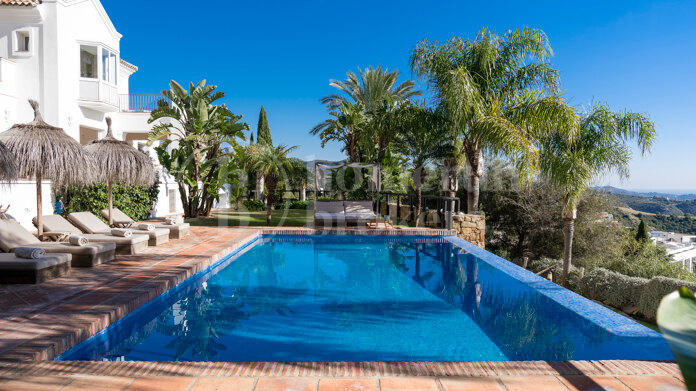 Villa Los Altos - Villa in Los Monteros with Breathtaking Views