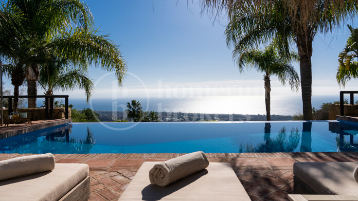 Villa Los Altos - Villa in Los Monteros with Breathtaking Views