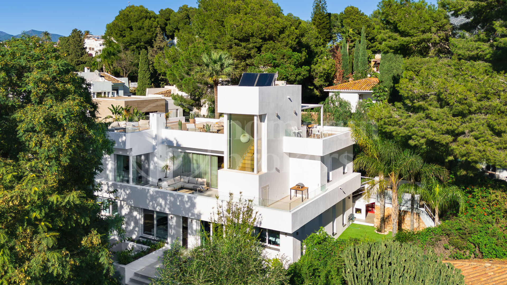 Casa Gina - Contemporary Villa in Nueva Andalucia