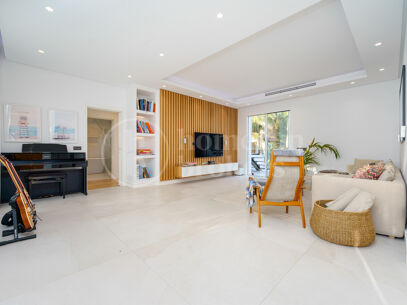 Casa Gina - Contemporary Villa in Nueva Andalucia