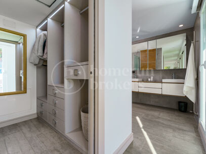 Casa Gina - Contemporary Villa in Nueva Andalucia