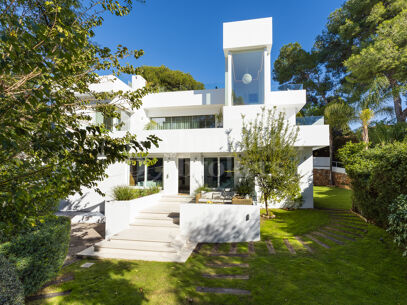 Casa Gina - Contemporary Villa in Nueva Andalucia