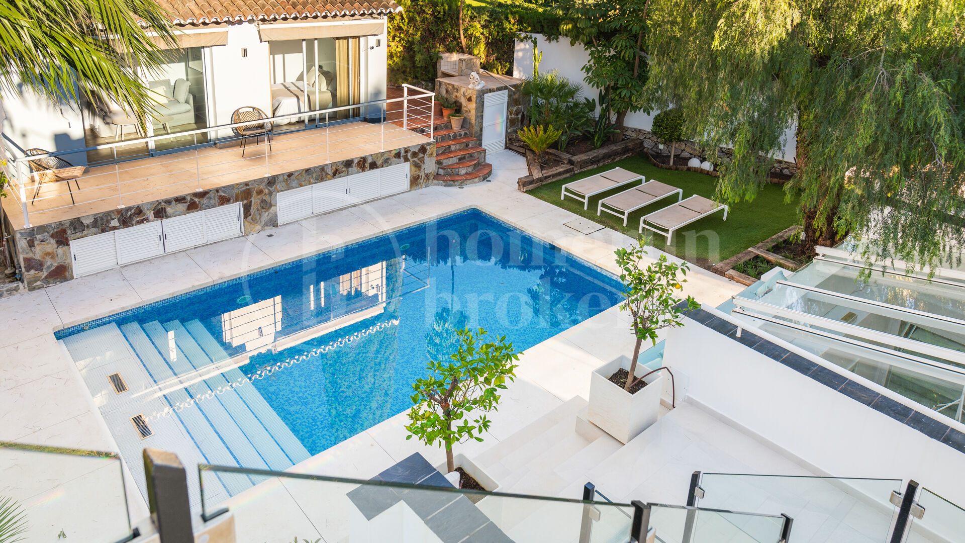 Casa Gina - Contemporary Villa in Nueva Andalucia