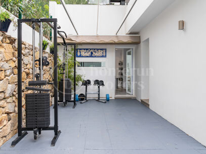 Casa Gina - Contemporary Villa in Nueva Andalucia