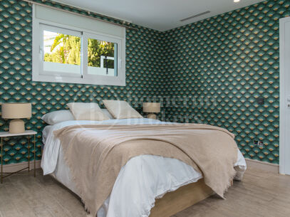 Casa Gina - Contemporary Villa in Nueva Andalucia