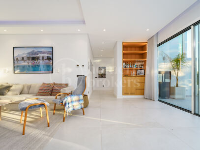 Casa Gina - Contemporary Villa in Nueva Andalucia