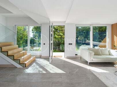 Casa Gina - Contemporary Villa in Nueva Andalucia