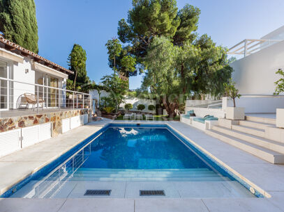 Casa Gina - Contemporary Villa in Nueva Andalucia