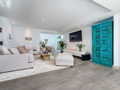 Casa Gina - Contemporary Villa in Nueva Andalucia