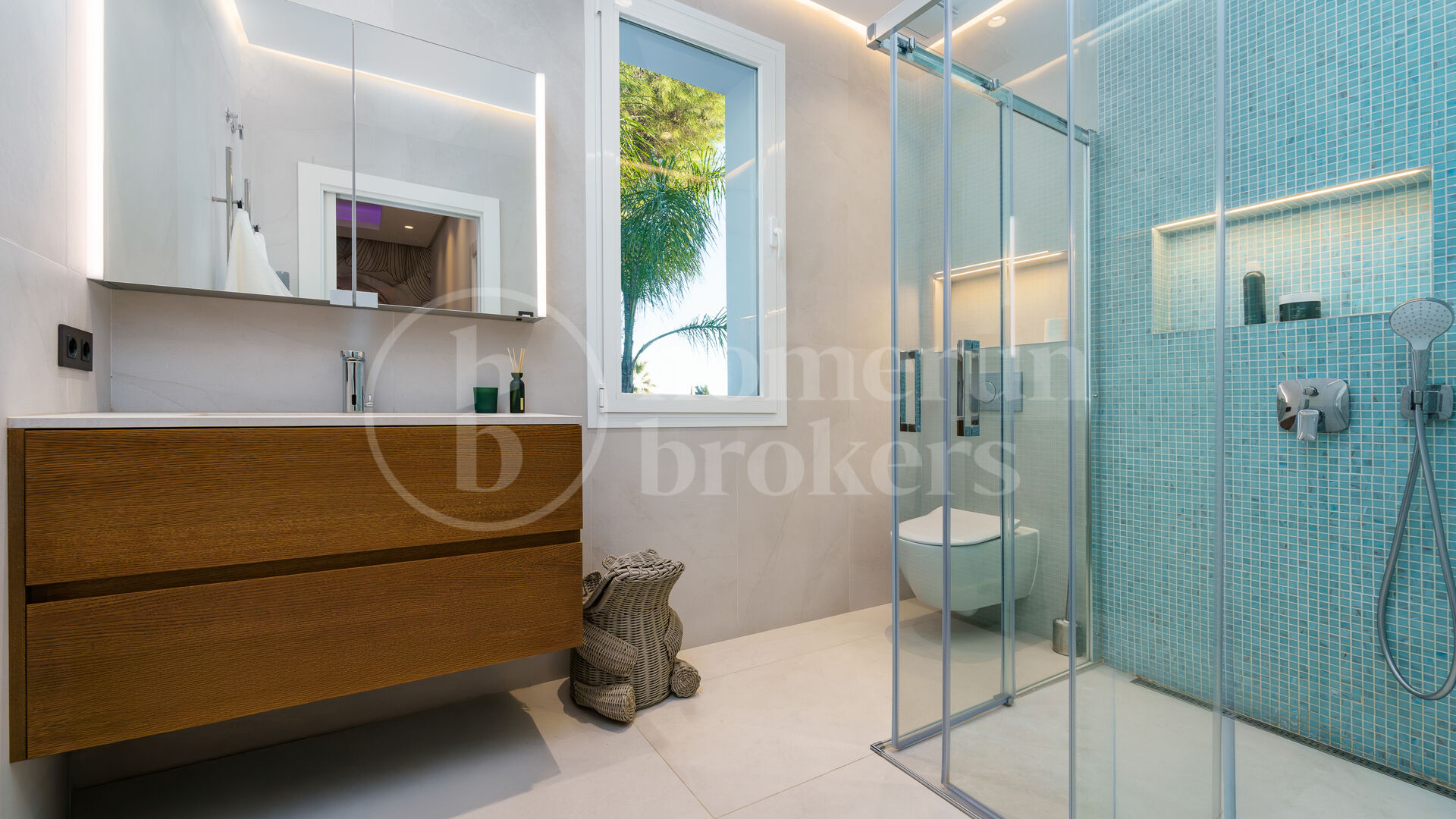 Casa Gina - Contemporary Villa in Nueva Andalucia