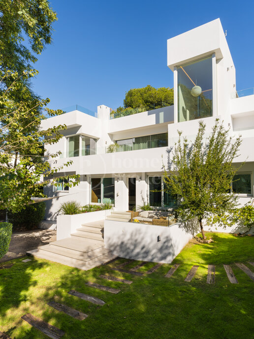 Casa Gina - Contemporary Villa in Nueva Andalucia