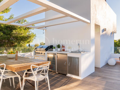 Casa Gina - Contemporary Villa in Nueva Andalucia