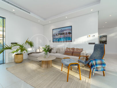 Casa Gina - Contemporary Villa in Nueva Andalucia