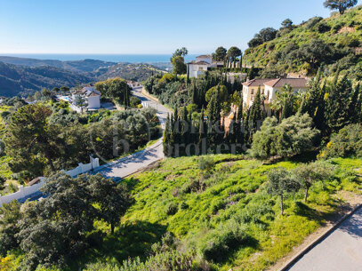 Plot in Monte Mayor with project and Sea Views
