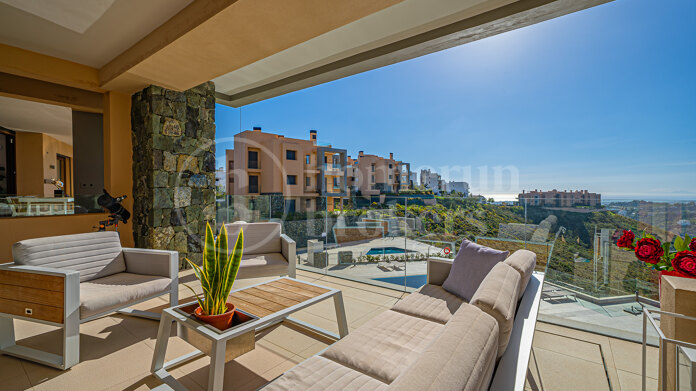 Apartment La Quinta - Modern 4-Bedroom Apartment with Sea Views