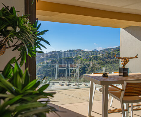 Apartment La Quinta - Modern 4-Bedroom Apartment with Panoramic Sea Views