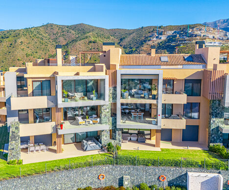 Apartment La Quinta - Modern 4-Bedroom Apartment with Panoramic Sea Views