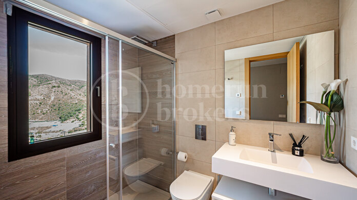 Apartment La Quinta - Modern 4-Bedroom Apartment with Sea Views