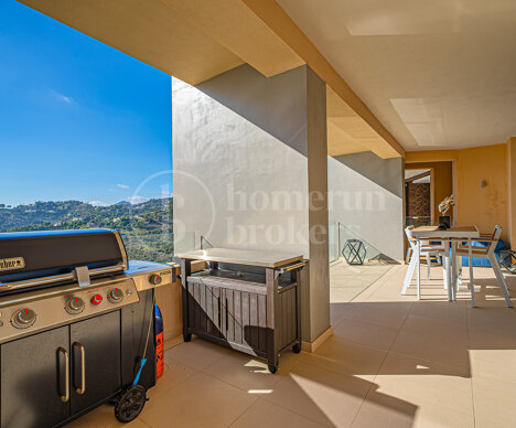 Apartment La Quinta - Modern 4-Bedroom Apartment with Panoramic Sea Views