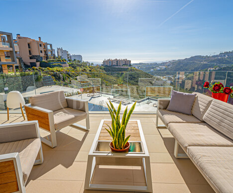 Apartment La Quinta - Modern 4-Bedroom Apartment with Panoramic Sea Views