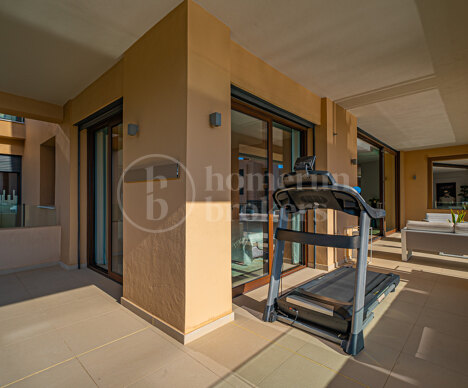 Apartment La Quinta - Modern 4-Bedroom Apartment with Panoramic Sea Views