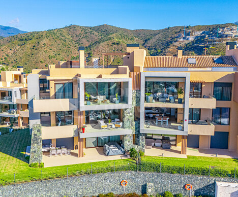 Apartment La Quinta - Modern 4-Bedroom Apartment with Panoramic Sea Views