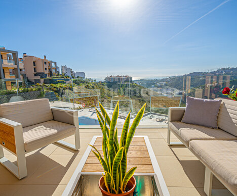 Apartment La Quinta - Modern 4-Bedroom Apartment with Panoramic Sea Views