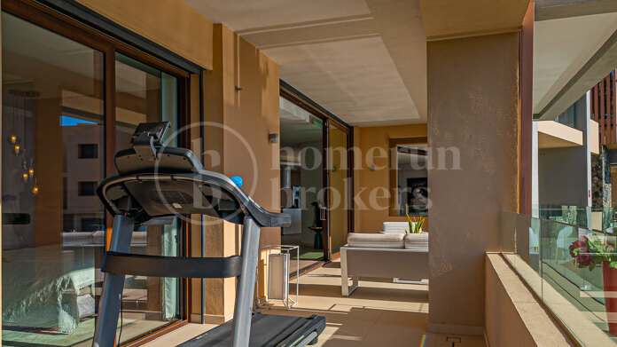 Apartment La Quinta - Modern 4-Bedroom Apartment with Sea Views