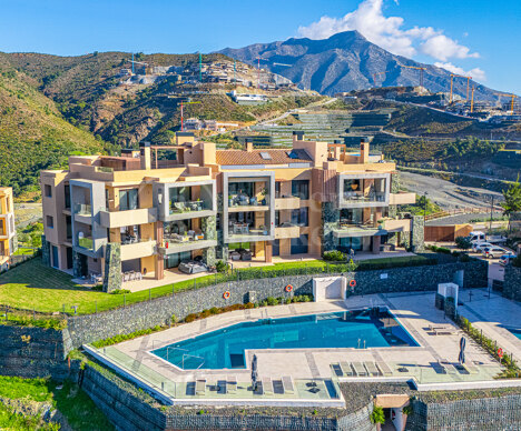 Apartment La Quinta - Modern 4-Bedroom Apartment with Panoramic Sea Views