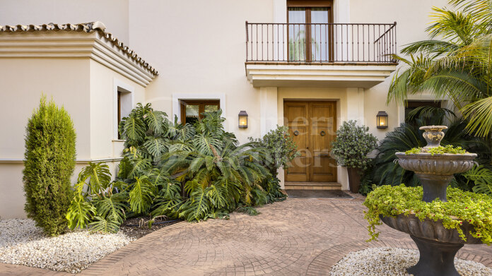 Villa Andaluza - Mediterranean Villa in Los Flamingos, Benahavis