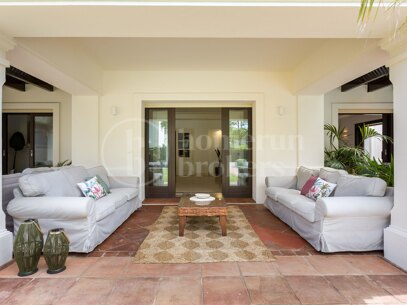 Villa Verona – Ett Stenkast från Stranden i Casasola, Estpona