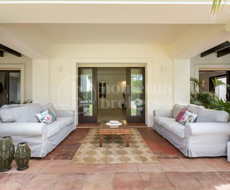 Villa Verona - Steps from the Beach in Casasola, Estepona