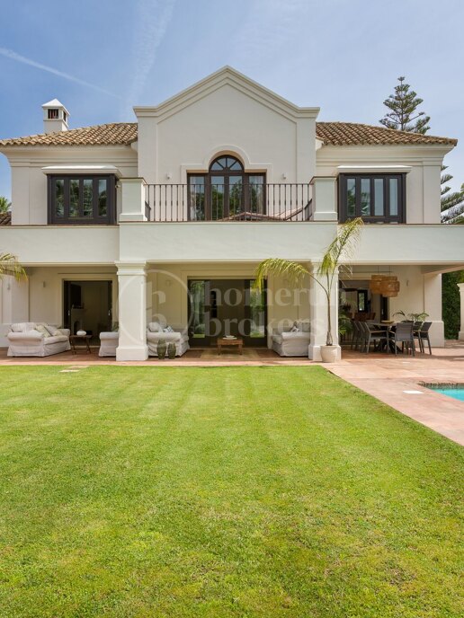 Villa Verona - Steps from the Beach in Casasola, Estepona