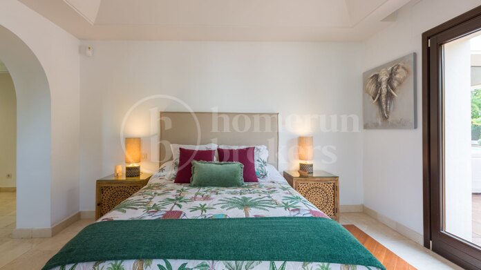 Villa Verona - Steps from the Beach in Casasola, Estepona