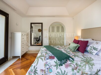 Villa Verona – Ett Stenkast från Stranden i Casasola, Estpona