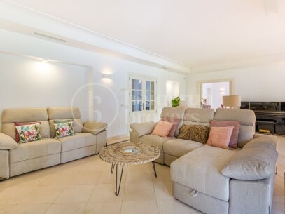 Villa Verona – Ett Stenkast från Stranden i Casasola, Estpona