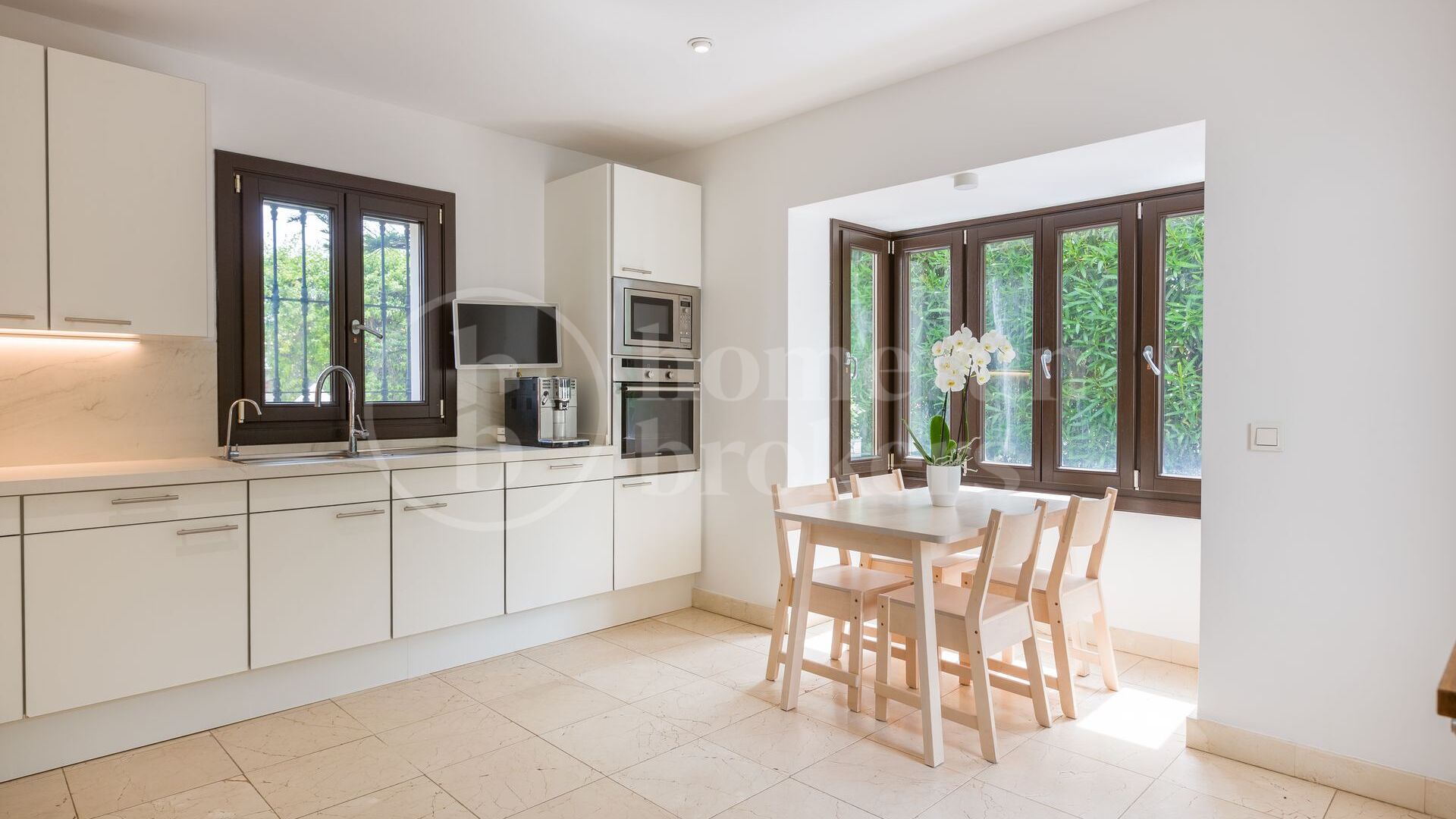 Villa Verona - Steps from the Beach in Casasola, Estepona