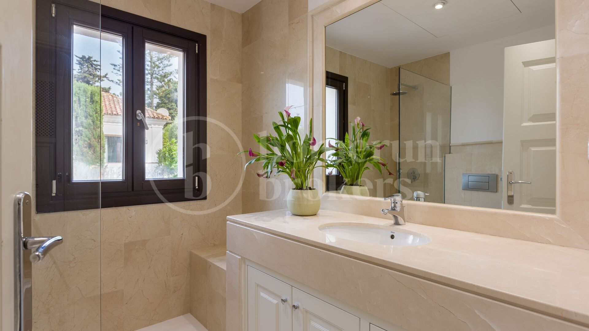 Villa Verona - Steps from the Beach in Casasola, Estepona