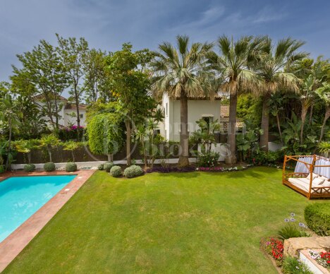 Villa Verona - Steps from the Beach in Casasola, Estepona