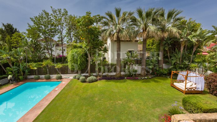 Villa Verona - Steps from the Beach in Casasola, Estepona