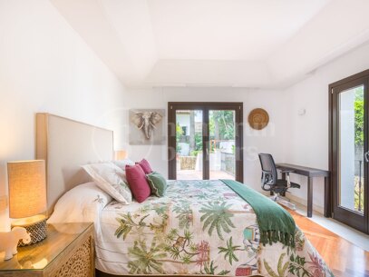 Villa Verona – Ett Stenkast från Stranden i Casasola, Estpona