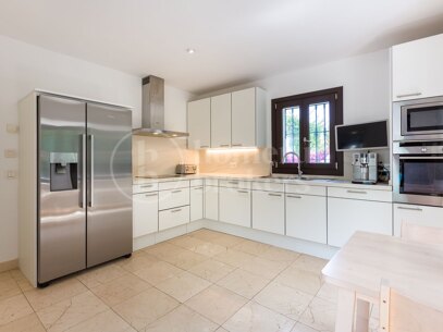 Villa Verona – Ett Stenkast från Stranden i Casasola, Estpona